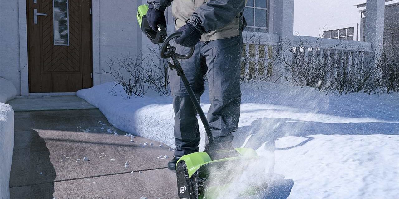 homeowners dealing with snow homeowners dealing with snow