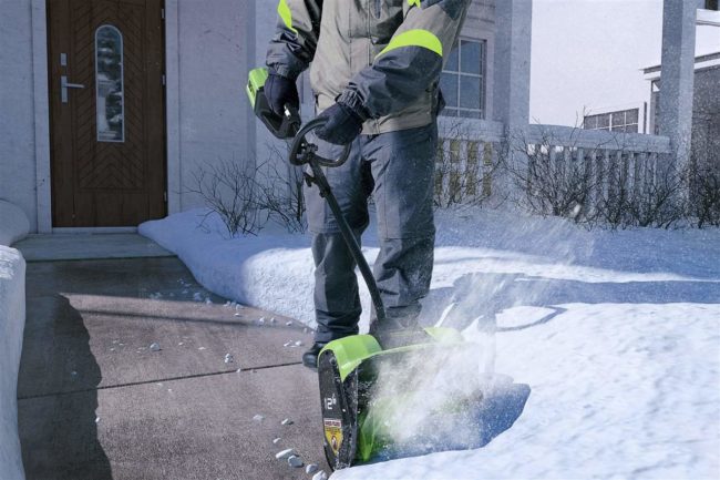 homeowners dealing with snow homeowners dealing with snow