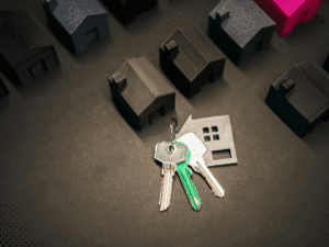 Keys and home models symbolizing preparing a San Antonio home for sale